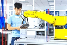 Lực lượng lao động lớn với hàng chục triệu người ở độ tuổi trẻ trung và có năng lực là một nguồn lực vô cùng quý báu cho sự phát triển đất nước. Ảnh: Minh Khuê