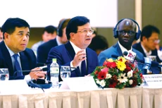 Phó Thủ tướng Trịnh Đình Dũng cho rằng, nếu DN gắn lợi ích với cộng đồng chắc chắn sẽ trở thành động lực quan trọng để thúc đẩy phát triển. Ảnh: Lê Tiên