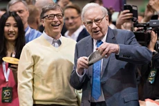 Warren Buffett và người bạn thân lâu năm – tỷ phú Bill Gates. Ảnh Internet