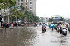 Ngay sau khi đưa vào sử dụng, đường Nguyễn Hữu Cảnh đã trở thành “rốn ngập” của TP.HCM. Ảnh: Minh Khuê