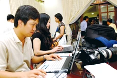 Nhà báo là người đi đầu đảm đương thông tin những sự kiện lớn, quan trọng, có chiều sâu, ảnh hưởng lớn đến đời sống. Ảnh: Tường Lâm