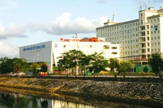 Bộ Y tế cho rằng, việc trao quyền cho cơ sở y tế lập báo cáo nghiên cứu khả thi và lựa chọn nhà đầu tư dự án PPP xử lý nước thải y tế nhằm gắn trách nhiệm và tạo sự chủ động hơn cho các cơ sở y tế. Ảnh: Lê Tiên