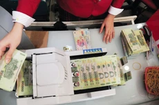 Các tổ chức tín dụng sẽ phải ưu tiên xử lý nợ xấu trước khi trả cổ tức. Ảnh: Minh Dũng