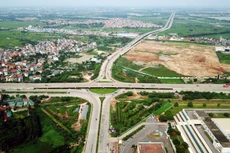 Thời gian tới, nhu cầu đầu tư kết cấu hạ tầng vẫn rất lớn, nhưng nguồn lực nhà nước chỉ có thể đáp ứng khoảng 50%, phần còn lại trông đợi ở khu vực tư nhân. Ảnh: Lê Tiên