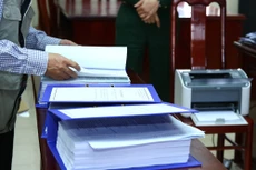 Nhiều cuộc thầu có 3 nhà thầu nộp HSDT nhưng 2 nhà thầu vi phạm những lỗi sơ đẳng như: thiếu bảo lãnh dự thầu, bảo lãnh sai tên đơn vị thụ hưởng… Ảnh: Lê Tiên