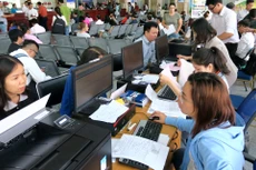 Chính phủ yêu cầu các bộ, cơ quan, địa phương tiếp tục quyết liệt cắt giảm thực chất các thủ tục hành chính, điều kiện kinh doanh không cần thiết. Ảnh: Mạnh Hà