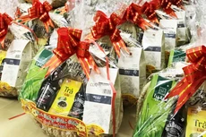 Mua sắm dịch vụ trọn gói tặng quà, cung cấp hộp/lẵng/giỏ quà là một trong những xu hướng được nhiều đơn vị lựa chọn cho dịp Tết năm nay. Ảnh minh họa