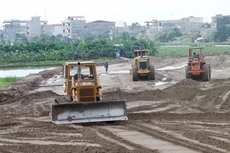 Gói thầu số 3 Thi công xây dựng hạng mục đường giao thông, thoát nước sử dụng ngân sách nhà nước huyện Gia Lâm, Hà Nội. Ảnh: Tường Lâm