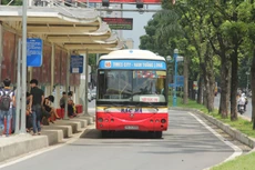Hà Nội: Vận tải hành khách công cộng mới đáp ứng 15% nhu cầu