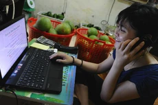 Tiếp cận thương mại điện tử ở Việt Nam đang rất thuận lợi.Ảnh: AFP