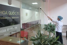 Dịch vụ vệ sinh công nghiệp tại các bệnh viện thường yêu cầu đầy đủ các chứng nhận, chứng chỉ của cơ quan chuyên môn về y tế, dịch tễ, môi trường, vệ sinh…