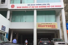 Gói thầu số 24 Khắc phục hậu quả bão lũ và tăng cường kết cấu áo đường đoạn Km1153+00-Km1212+400 do BQLDA đường Hồ Chí Minh mời thầu. Ảnh: Thảo Kiên