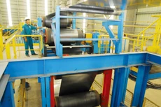 Về thiết bị toàn bộ, hiện các nhà thầu trong nước có thể làm tổng thầu EPC và nội địa hóa được 35 - 50% thiết bị cho các nhà máy công nghiệp. Ảnh: Tiên Giang