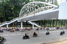 TP.HCM đề xuất thanh toán cho nhà đầu tư BT các cầu vượt bộ hành bằng việc cho phép gắn các tấm quảng cáo điện tử bên thành cầu. Ảnh: Phước Tuấn