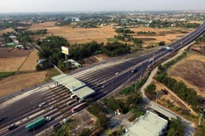 Công ty CP Lạc An trúng thầu xây lắp tại Dự án Xây dựng tuyến đường gom thuộc tuyến đường dẫn cao tốc TP.HCM - Trung Lương (từ nút giao thông Bình Thuận đến đường Trần Đại Nghĩa). Ảnh: Hoàng Hải