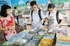 Doanh thu, lợi nhuận từ hoạt động bán sách giáo khoa năm 2017 và 6 tháng năm 2018 chưa được Nhà xuất bản Giáo dục công bố công khai. Ảnh: NK