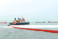 Diễn tập sự cố tràn dầu ở khu vực cảng xuất sản phẩm