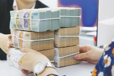 Khách hàng nên thực hiện giao dịch gửi tiền đúng quy trình tại trụ sở của ngân hàng. Ảnh: Hoài Tâm