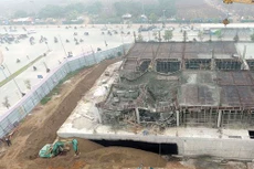 Hiện trường vụ sập giàn giáo với nhiều vật liệu xây dựng và bê tông ngổn ngang