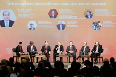 Thủ tướng đối thoại chính sách với các đại biểu tại Diễn đàn Kinh tế Việt Nam 2018. Ảnh: Quang Hiếu