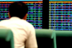 Vi phạm công bố thông tin giao dịch chứng khoán, 3 cá nhân bị xử phạt