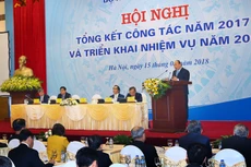 Thủ tướng khẳng định, những nỗ lực của Bộ KH&ĐT đã góp phần rất lớn vào cải thiện môi trường đầu tư, kinh doanh, nâng cao năng lực cạnh tranh, thu hút đầu tư. Ảnh: Lê Tiên
