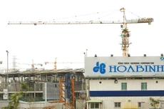 Vay và nợ thuê tài chính ngắn hạn của Công ty CP Tập đoàn Xây dựng Hoà Bình tăng từ 2.719 tỷ đồng lên 4.276 tỷ đồng để tài trợ cho hoạt động chính. Ảnh: Nhã Chi