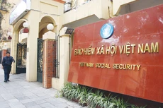 Việc cầm cố sổ bảo hiểm xã hội ảnh hưởng rất lớn đến quyền lợi của người lao động và người nhận sổ để cầm cố. Ảnh: Gia Khoa