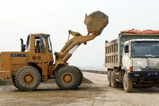 Một trong các yêu cầu khi thanh tra, kiểm tra các công trình đầu tư xây dựng, đặc biệt là dự án BOT giao thông thực hiện thời gian qua là xem xét việc chỉ định thầu có đúng quy định hay không. Ảnh: Tường Lâm