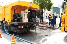 Lợi nhuận sau thuế 6 tháng đầu năm 2017 của Công ty TNHH MTV Thoát nước Hà Nội chỉ đạt 5,8 tỷ đồng, giảm 3% so với cùng kỳ 2016. Ảnh: Lê Tiên