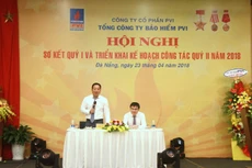 Ông Phạm Anh Đức (trái) - Chủ tịch Hội đồng thành viên và ông Trương Quốc Lâm - Tổng giám đốc Bảo hiểm PVI điều hành Hội nghị