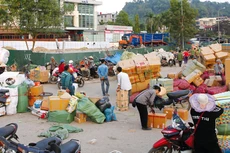 Phần lớn hàng giả, hàng xâm phạm sở hữu trí tuệ được sản xuất ở nước ngoài và đưa vào Việt Nam bằng cả đường chính ngạch và tiểu ngạch. Ảnh: Lê Tiên