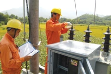 Hầu hết các dự án cấp điện nông thôn không đảm bảo tính khả thi về kinh tế, tài chính khiến quá trình đầu tư cấp điện nông thôn còn nhiều hạn chế. Ảnh: Trung Yên