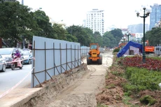 Văn bản của Hà Nội cho biết, đơn vị thi công Gói thầu (cắt xén) là Công ty CP Công trình giao thông Hà Nội. Ảnh: Dương Thúy