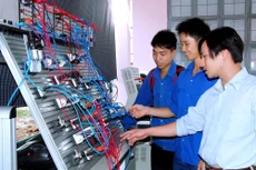 Trước đây, giáo viên là thầy, nhưng nay thầy là huấn luyện viên để sinh viên thỏa sức sáng tạo. Ảnh: Hoài Tâm