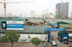 Dự án Nam Đàn Plaza trên đường Phạm Hùng. Ảnh: Lê Tiên