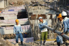 Theo pháp luật về đấu thầu, gói thầu xây lắp có giá không quá 5 tỷ đồng chỉ dành cho nhà thầu là doanh nghiệp cấp nhỏ, siêu nhỏ. Ảnh: Lê Tiên