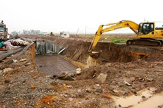 Chậm tiến độ, chậm giải ngân vốn đầu tư công vẫn là những tồn tại chưa được khắc phục của các dự án đầu tư sử dụng vốn nhà nước. Ảnh: Lê Tiên