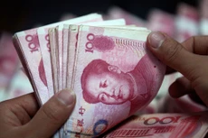 Cư dân biên giới và thương nhân kinh doanh, giao dịch tại chợ biên giới được áp dụng phương thức thanh toán qua ngân hàng bằng CNY, VND. Ảnh: Lê Tiên