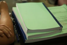 Hơn 1 tuần trôi qua kể từ khi phát hành, nhà thầu phản ánh vẫn chưa thể mua được HSMT. Ảnh: Nhã Chi