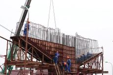 Cơ chế cho phép địa phương công bố giá riêng biệt là kẽ hở để các đơn vị tăng chi phí đầu tư xây dựng. Ảnh: Tường Lâm