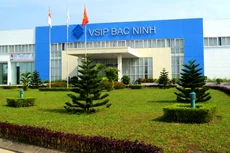 Các nhà đầu tư Singapore với các khu công nghiệp VSIP giúp Việt Nam tạo dựng kết cấu hạ tầng kỹ thuật cho phát triển công nghiệp. Ảnh: Quang Tuấn