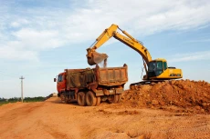 Tính đến ngày 11/5/2018, theo thông tin được một số chủ đầu tư công bố, Công ty CP 471 đang thực hiện cùng lúc ít nhất là 9 gói thầu. Ảnh: Tường Lâm