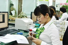 Việc ổn định tỷ giá ở mức 2% so với cuối năm 2017 giúp ngăn chặn tình trạng đầu cơ, găm giữ đô la Mỹ. Ảnh: Tường Lâm