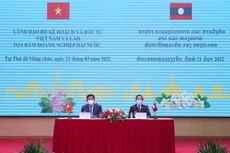 Bộ trưởng Nguyễn Chí Dũng (trái) và Bộ trưởng Khăm-chên Vông-phô-sỷ đồng chủ trì Tọa đàm. Ảnh: MPI