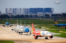 Ngành vận tải hàng không và ngành du lịch có số lao động sụt giảm 30,4%