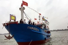 Tàu cá vỏ thép số đăng ký TTH-91555-TS trong ngày hạ thủy cuối năm 2017