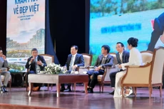 Các chuyên gia tại Chương trình "Thời điểm vàng khám phá du lịch Việt Nam”. Ảnh: Hoàng Việt