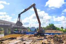 5/10 nhà thầu đang hụt tiến độ Dự án Tuyến đường trục phát triển kinh tế Đông - Tây (tỉnh Sóc Trăng). Ảnh: Ngọc Tuấn