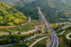 Công trình cầu Móng Sến thuộc Dự án Xây dựng đường nối cao tốc Nội Bài - Lào Cai đến Sa Pa 